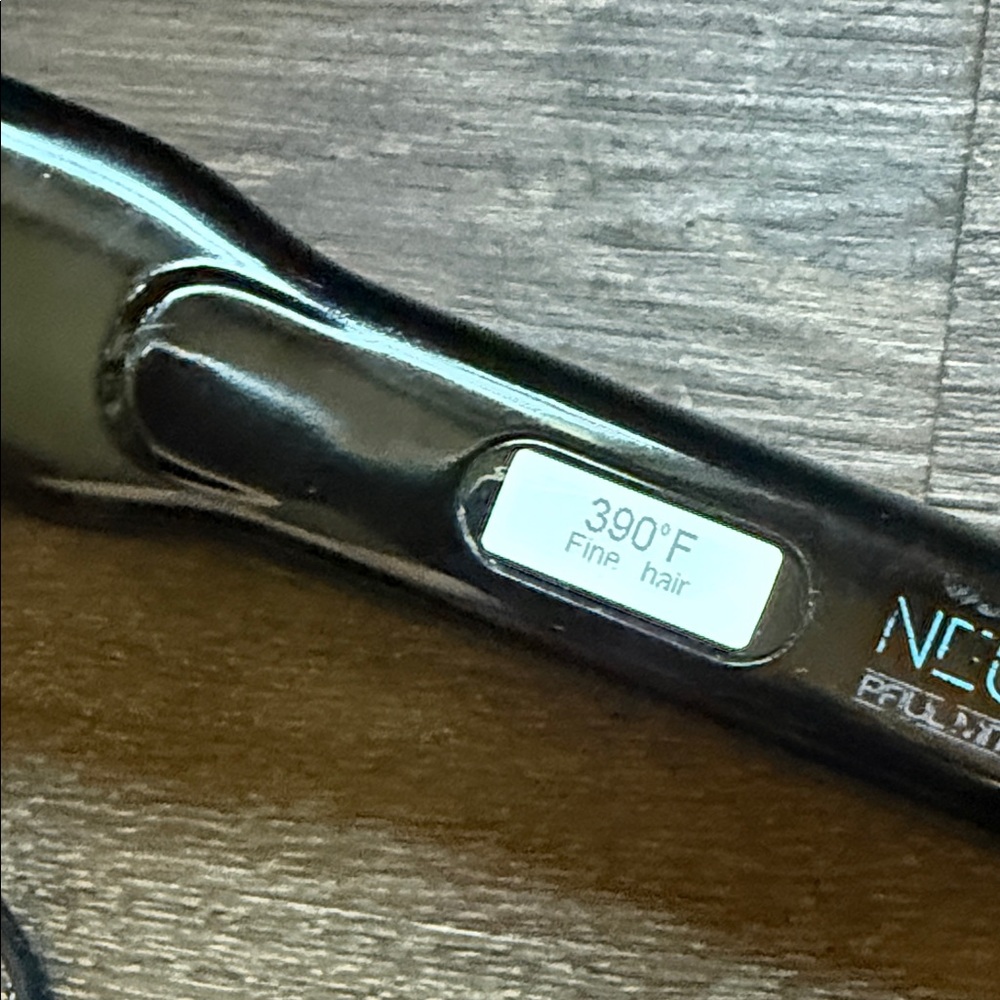 Paul Mitchell Neuro Smooth Titanium Flat Iron 1 1/4 - Picture 8 of 9
